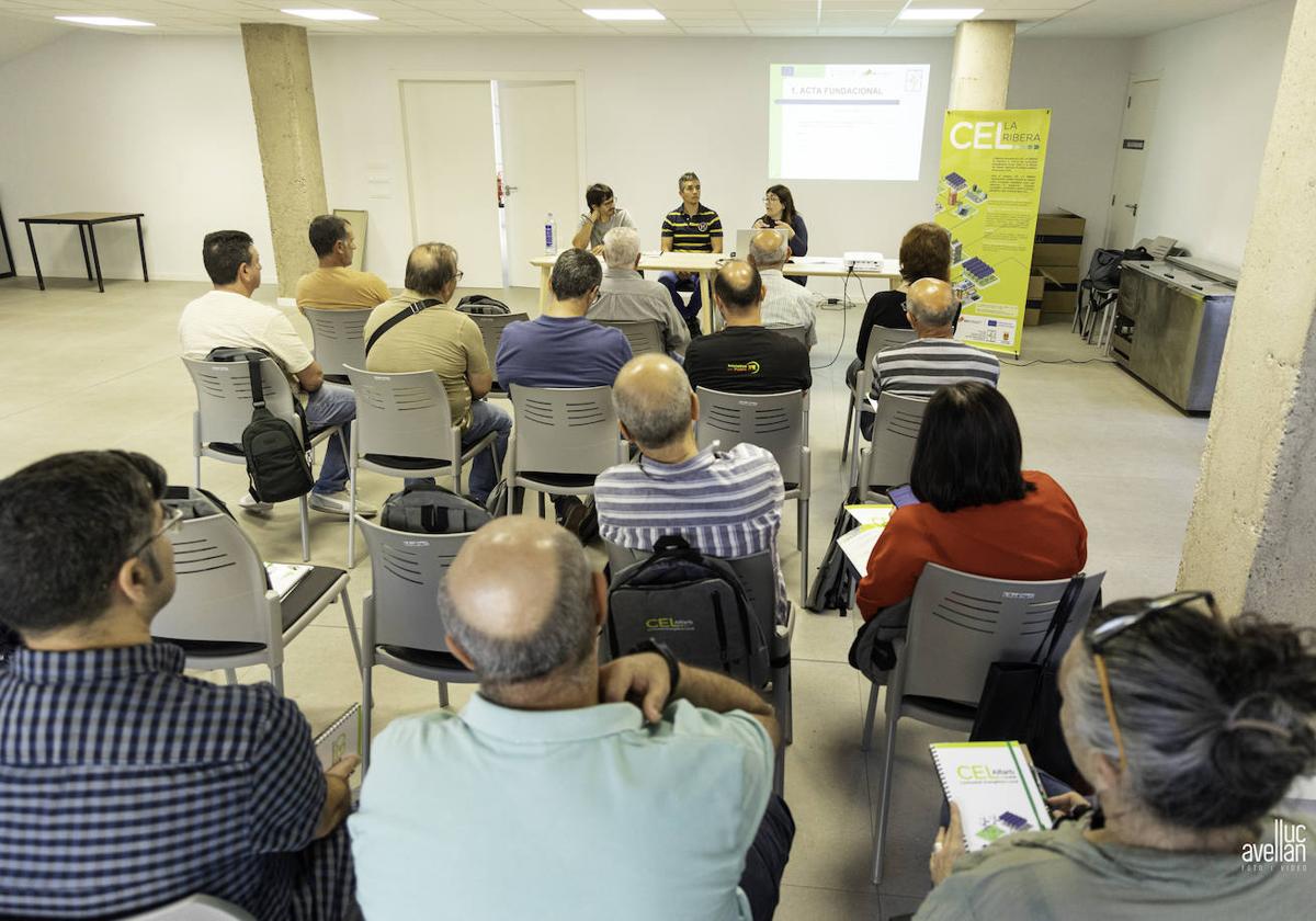 Reunión para la constitución de la Comunidad.