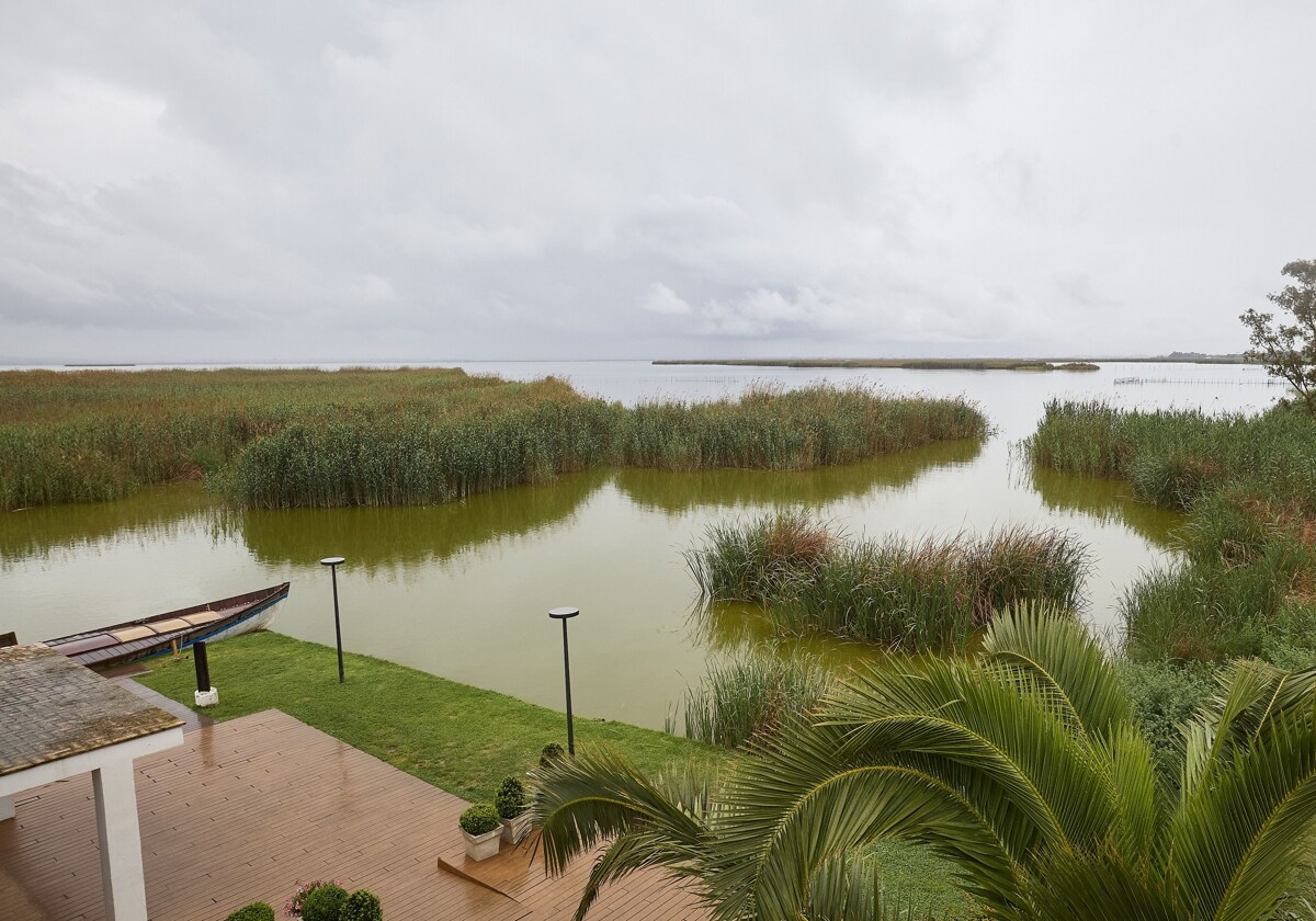 La CHJ no puede controlar el agua que llega al lago de la Albufera pese a tener doce medidores