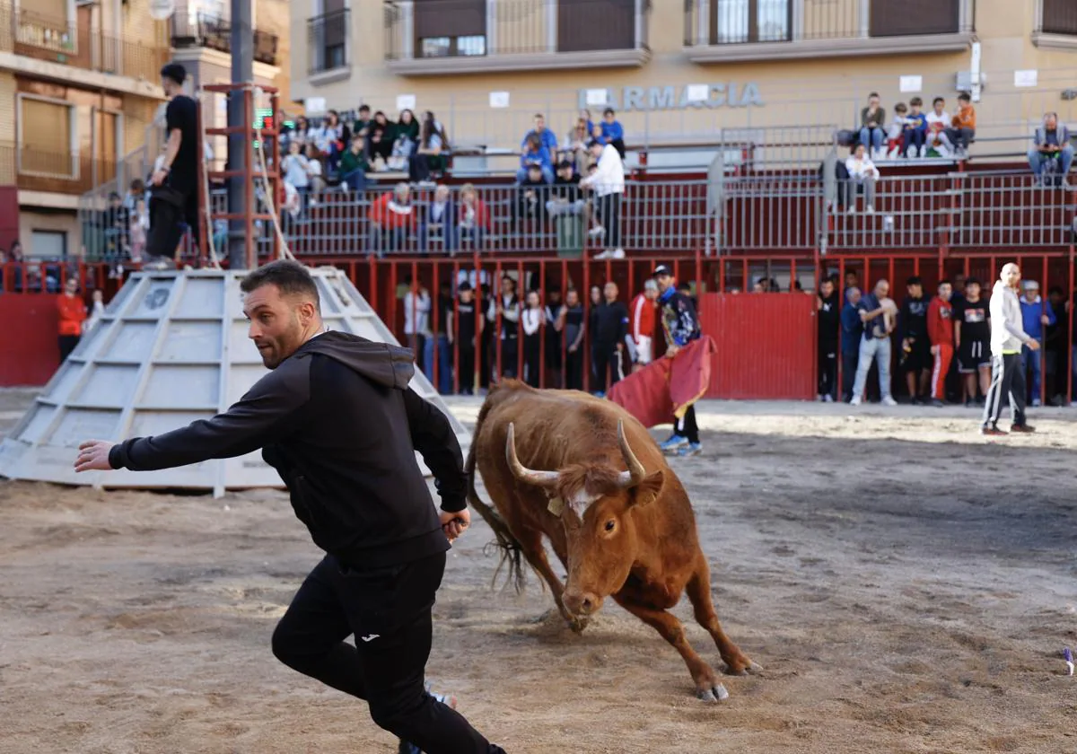 Muere un hombre de 57 corneado en los bous al carrer de la Vall d’Uixó