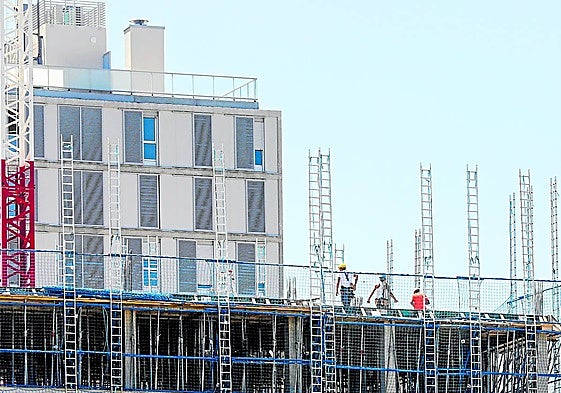 Constucción de viviendas en el barrio de Malilla.