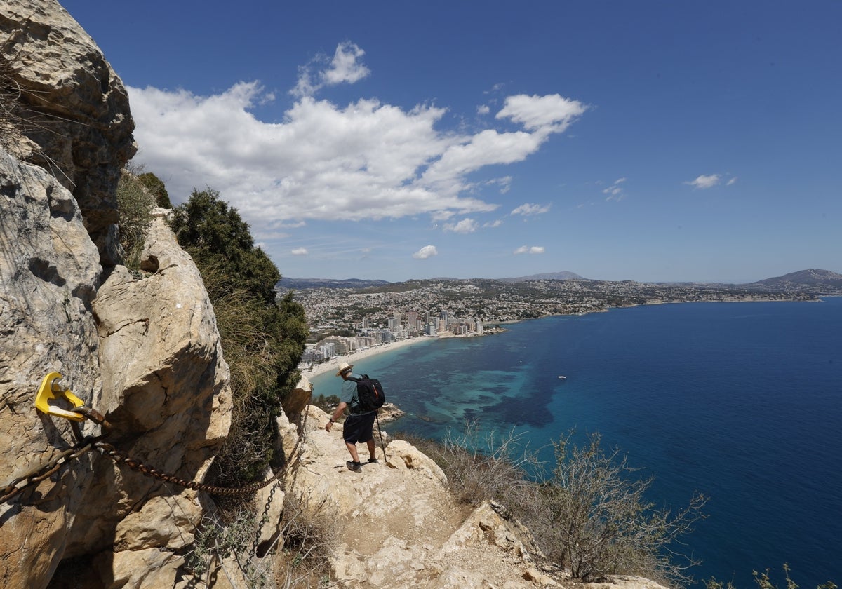 Espectaculares vistas de la playa de la Fossa hasta Benissa y Moraira, desde la cara norte.