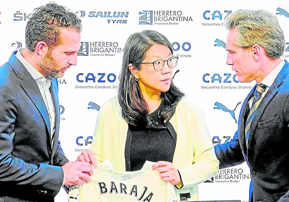 Rubén Baraja, Layhoon y Miguel Ángel Corona, en la presentación del vallisoletano.