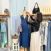 «Hola, bellas...» El saludo que ha permitido a Rocío darse a conocer en las redes y abrir tienda en Valencia