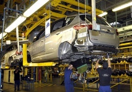 Trabajadores de Ford, en la planta de Almussafes.