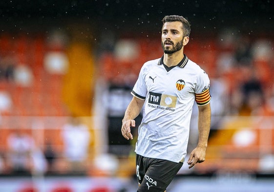 José Gayà, durante un partido con el Valencia.