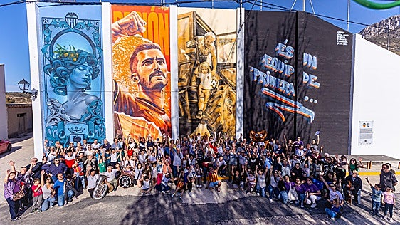Un mural de Gayá en las calles de Beniatjar