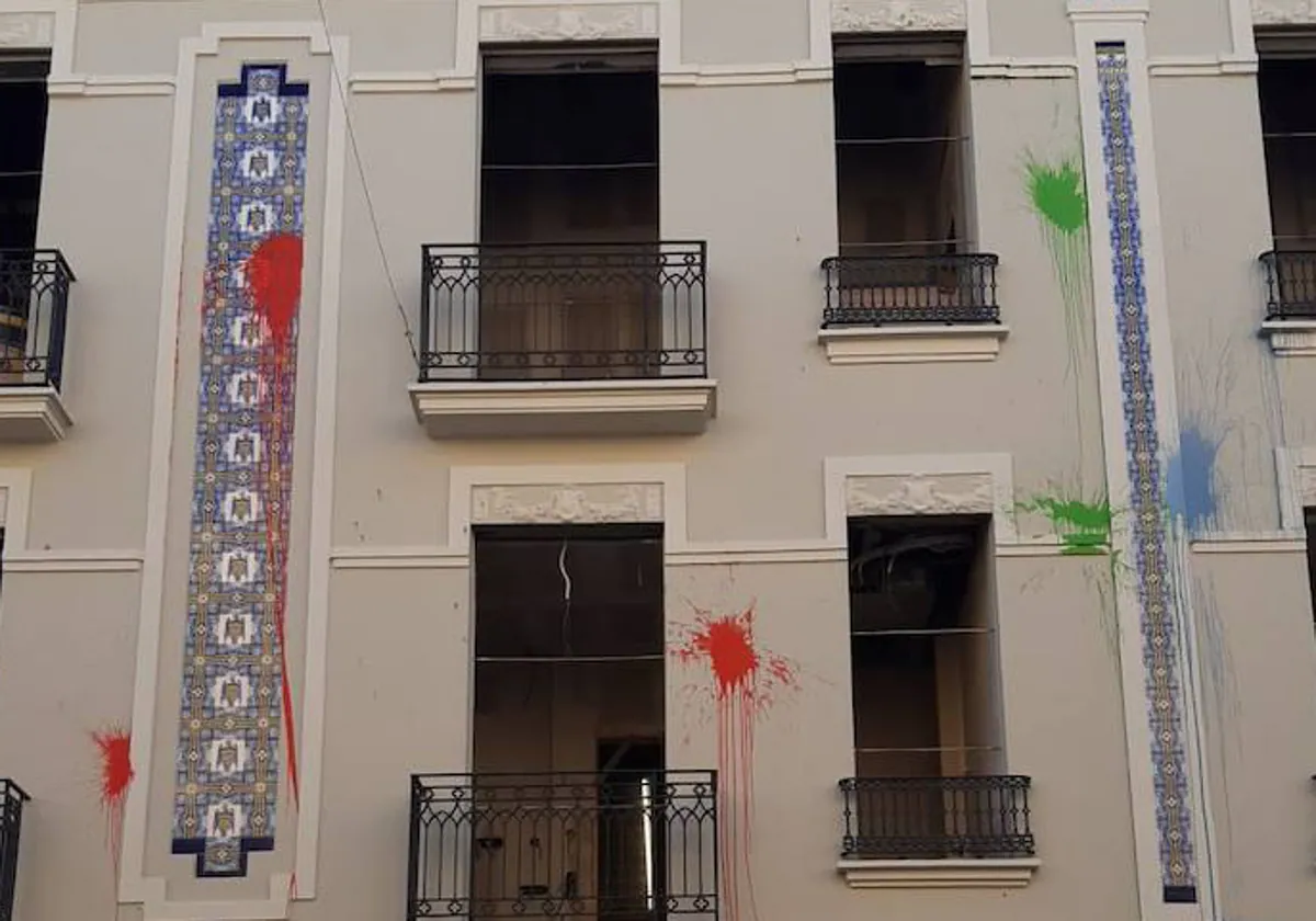 Atacan con pintura un futuro hotel al que se oponen los vecinos de Benimaclet