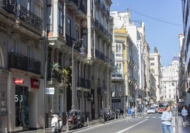 La calle Lauria, con la plaza del Ayuntamiento al fondo.