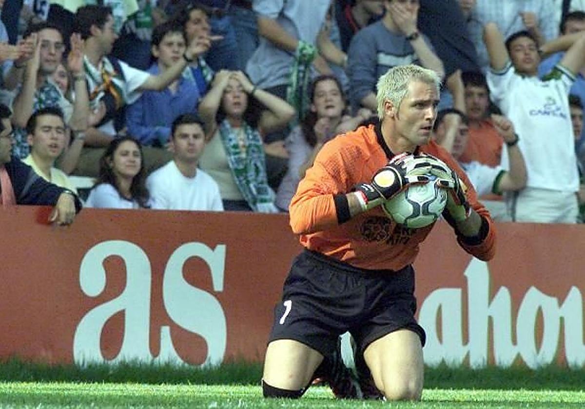 Cañizares, en un partido con el Valencia.