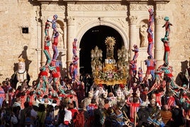 Muixerangues de Algemesí durante la celebración de sus fiesta patronales.