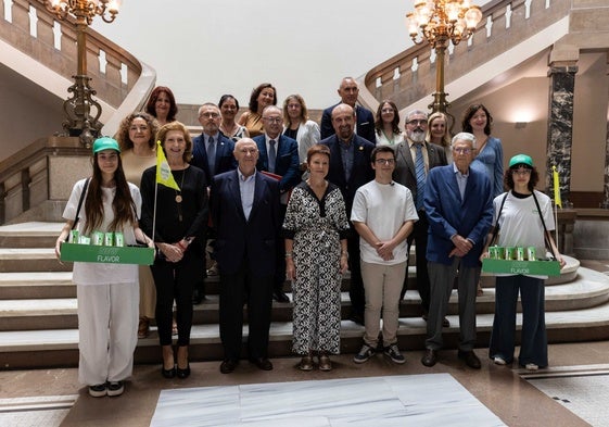 Mavi Mestre, junto a Tomás Trenor y el resto de asistentes al acto este jueves.