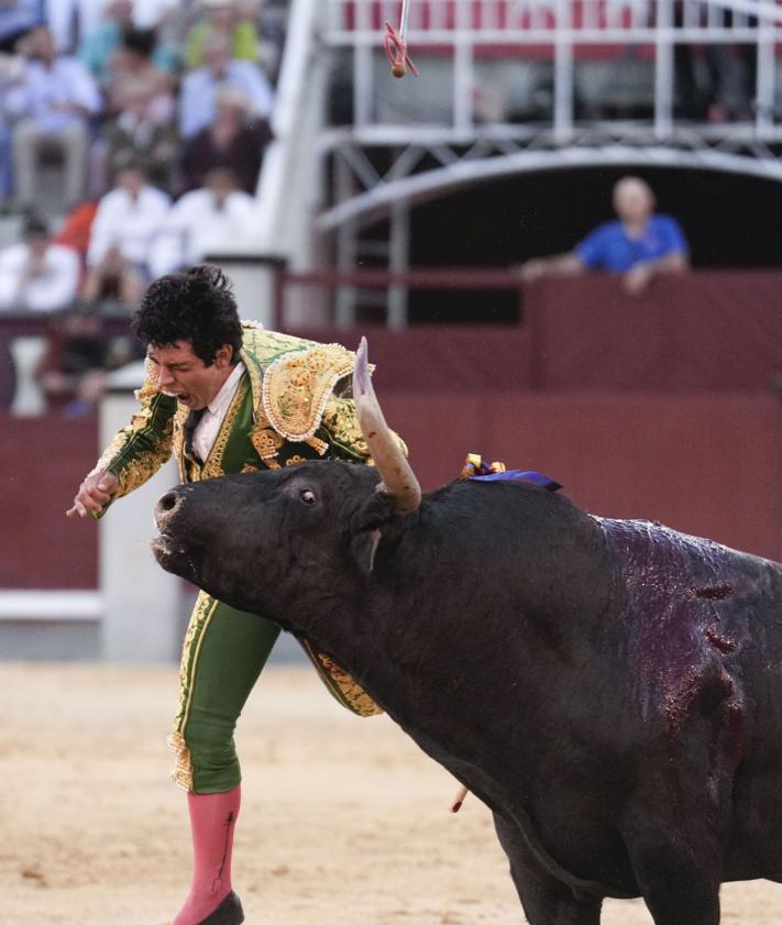 Imagen secundaria 2 - La escalofriante cornada de Isaac Fonseca en la Feria de San Isidro