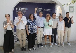 Mazón, con Pepa Font, Nuria Montes y otros cargos del PP provincial y de la comarca.