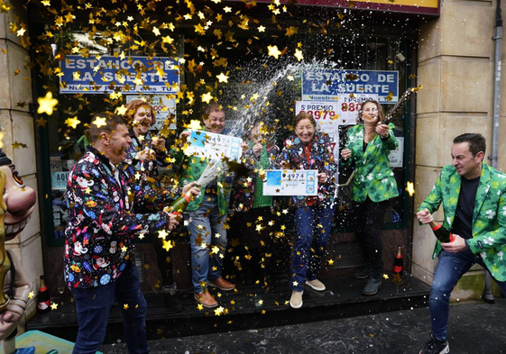 Celebración de un premio de Loterías y Apuestas del Estado. Imagen de archivo.