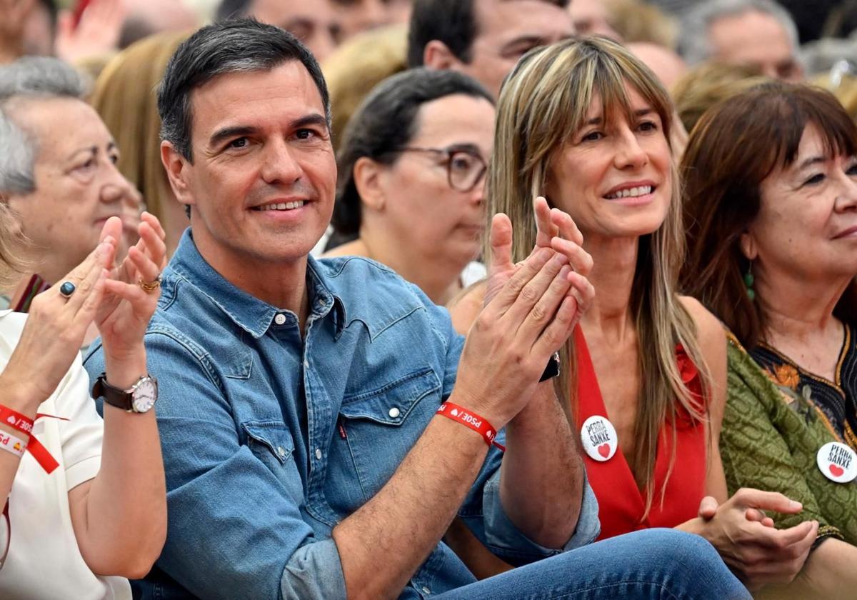 Pedro Sánchez y su mujer Begoña Gómez.