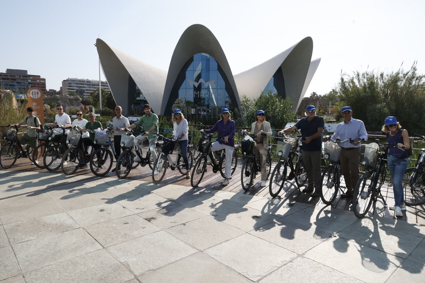 La ruta en bicicleta en favor de la Albufera, en imágenes