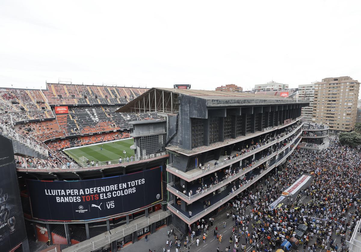 ENCUESTA | ¿Qué le parece la subida del precio de los pases del Valencia CF? 