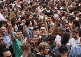 Varios asistentes al festival.