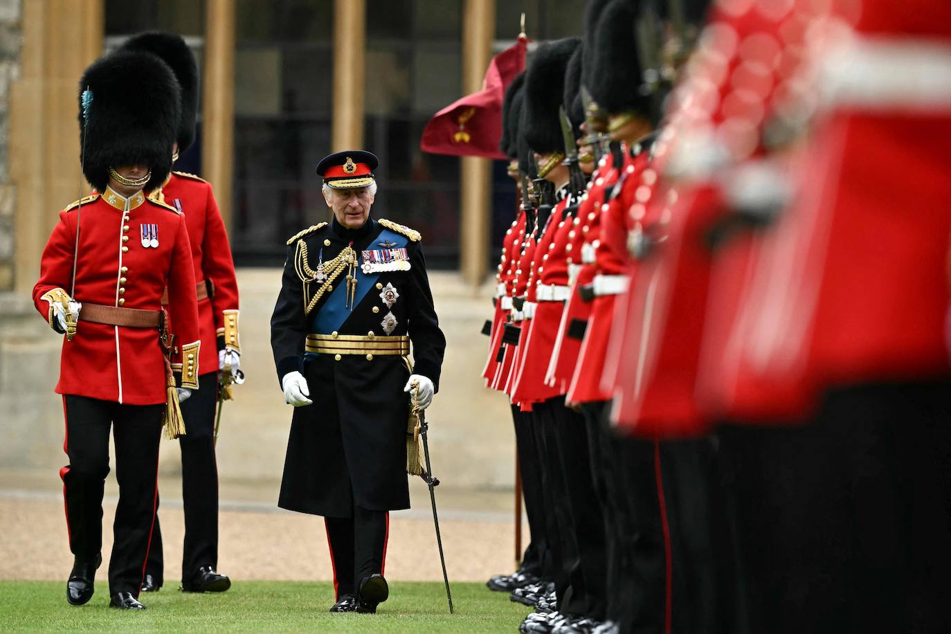 Carlos III, &#039;obligado&#039; a sustituir a Kate Middleton en la Revisión del coronel