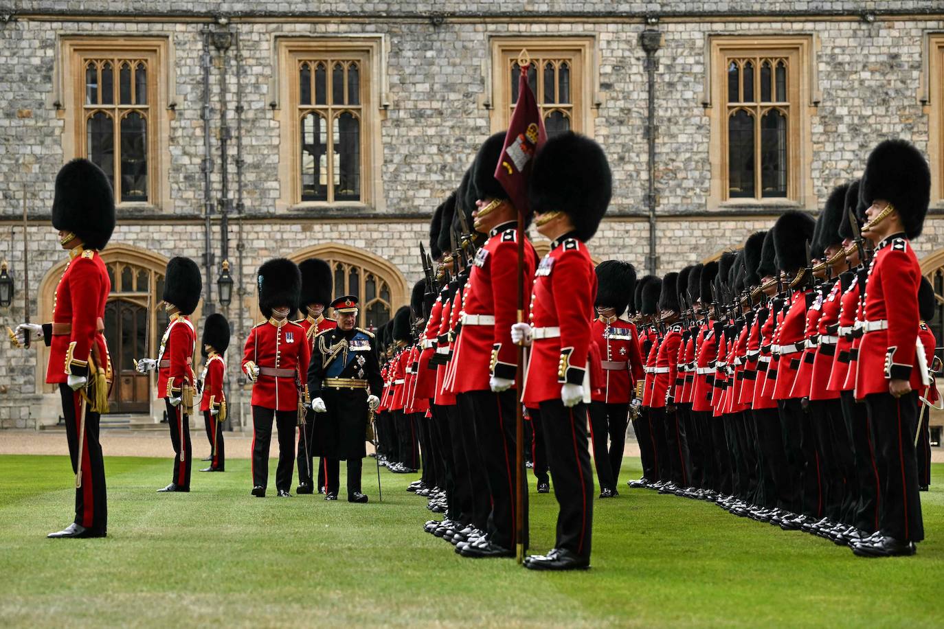 Carlos III, &#039;obligado&#039; a sustituir a Kate Middleton en la Revisión del coronel