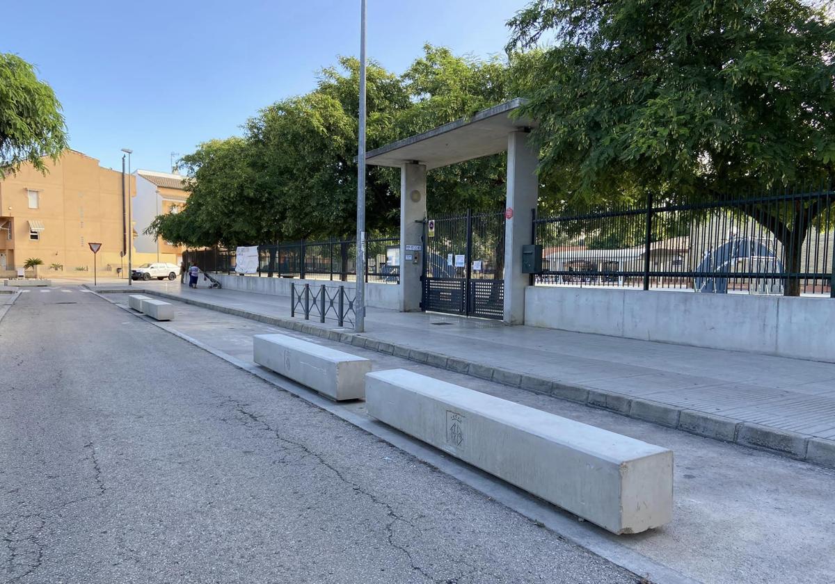 Alzira convertirá la entrada del colegio Ausiàs March en una zona peatonal