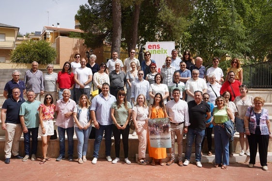 Participantes en el encuentro entre Ens Uneix y Units per Agullent.