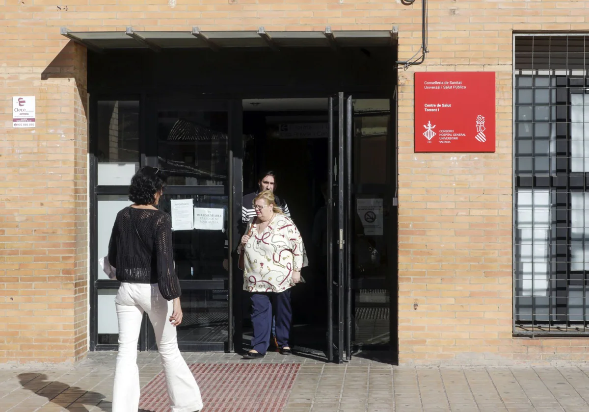 La falta de médicos obligará a reducir los horarios este verano en los centros sanitarios valencianos