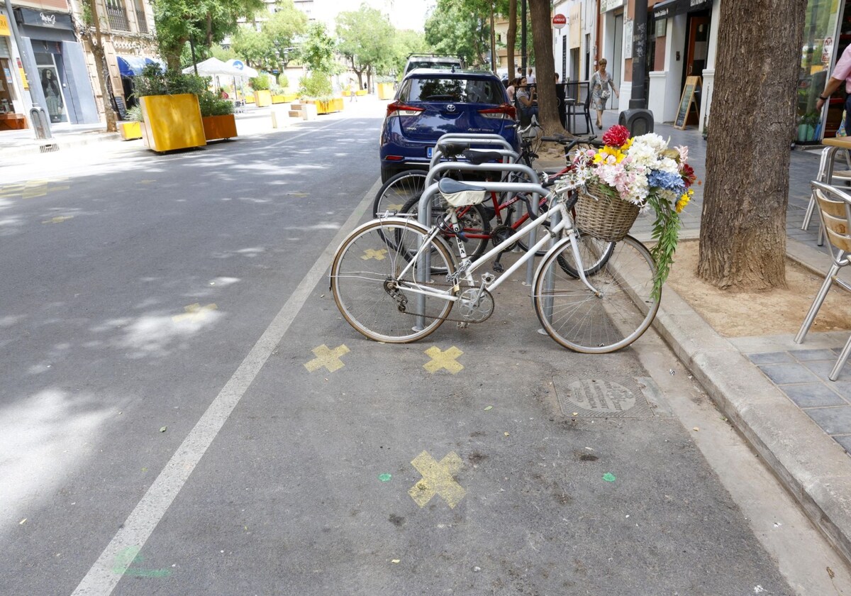 La supermanzana de la Petxina gana 27 plazas de aparcamiento que resta a la carga y descarga y al espacio peatonal