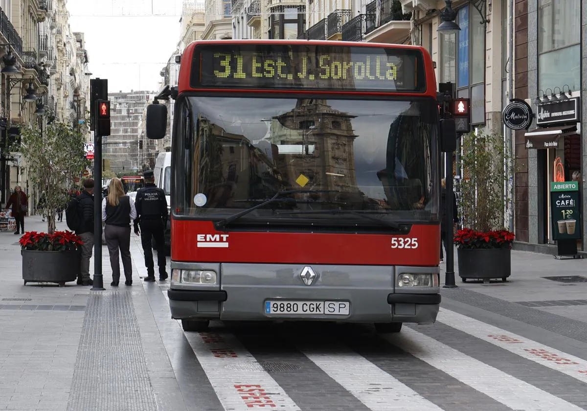 Todas las líneas de la EMT que te llevan este verano a las playas de Valencia