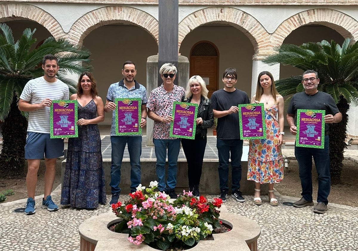 Mery Bas, Mark Dasousa y los representantes del gobierno local en la presentación de 'ZorraFest'.