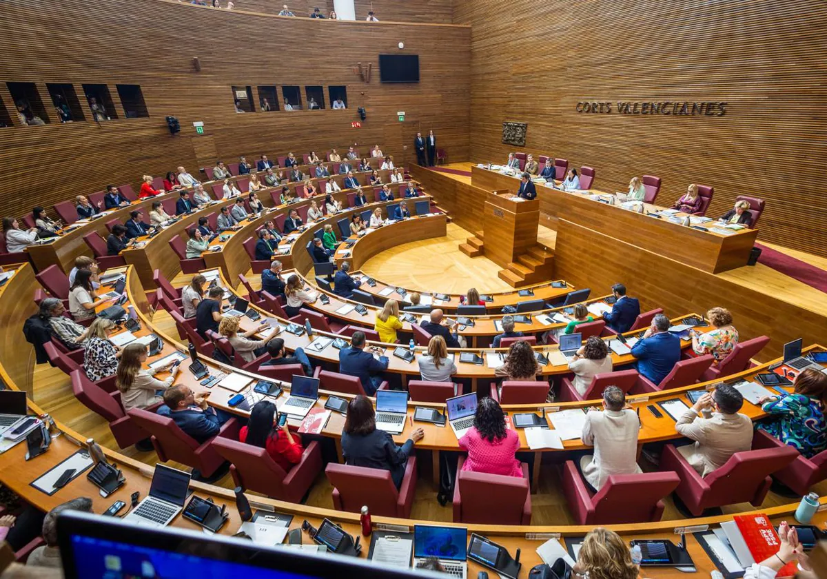 El coordinador de Protocolo de Les Corts niega que abusara de una adolescente durante una visita escolar