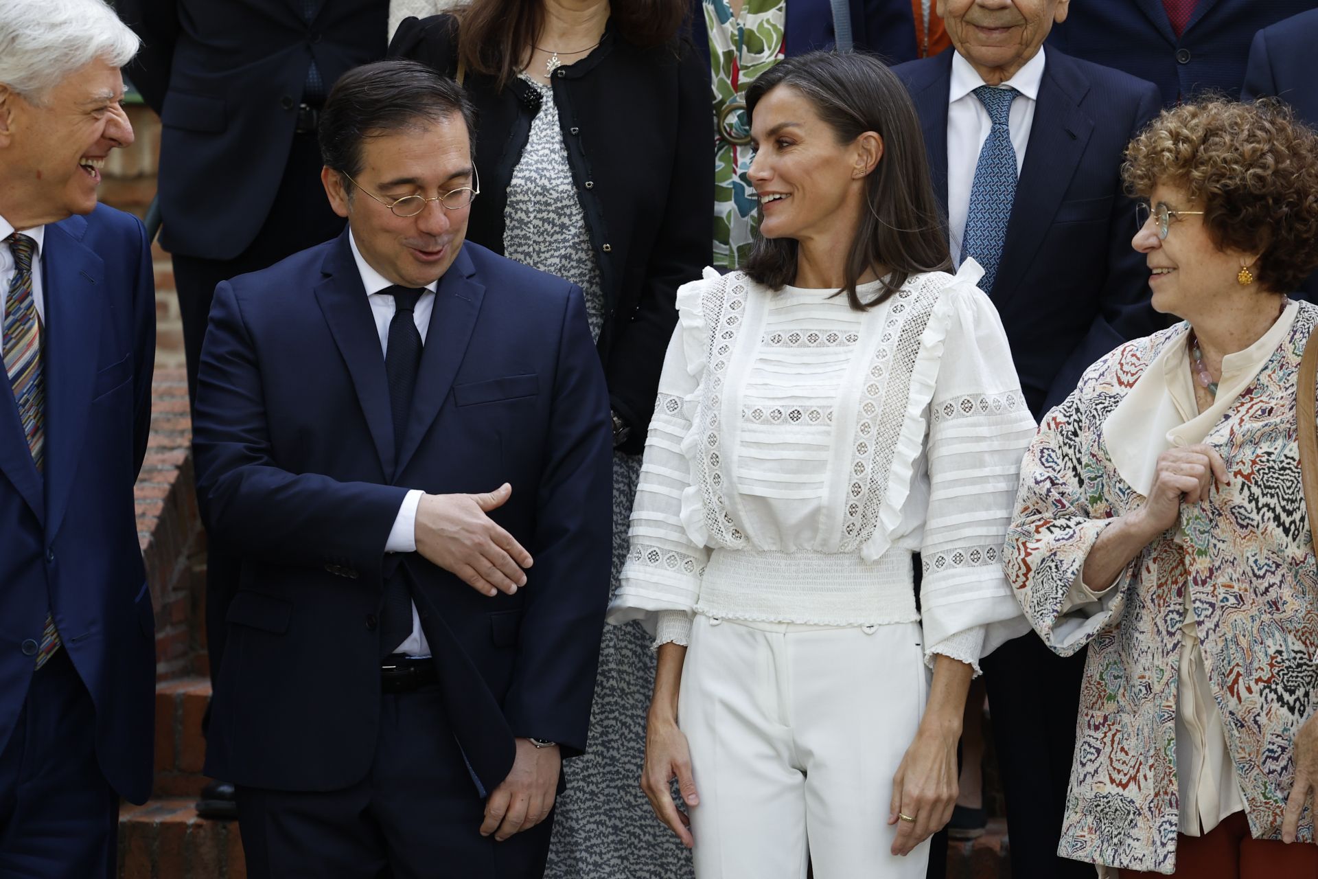 Letizia rescata su blusa más romántica y enamora a las estilistas