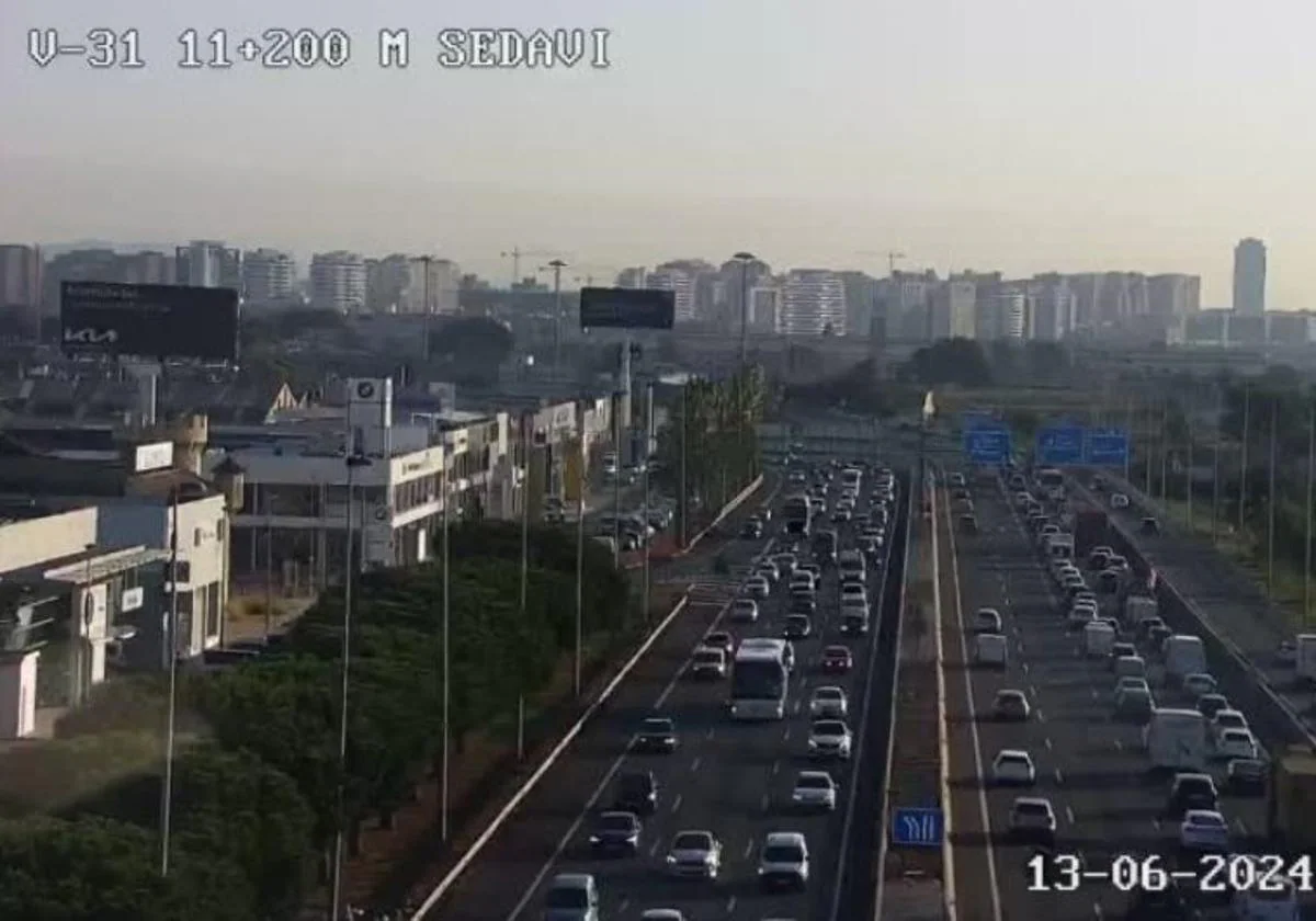 Valencia amanece con más de 12 kilómetros de atascos en sus principales accesos