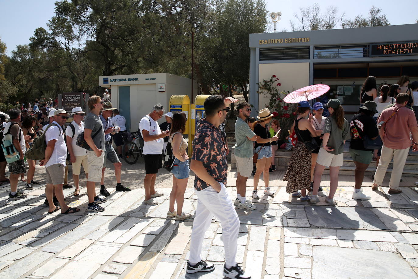 Fotos: la primera ola de calor del verano invade Grecia