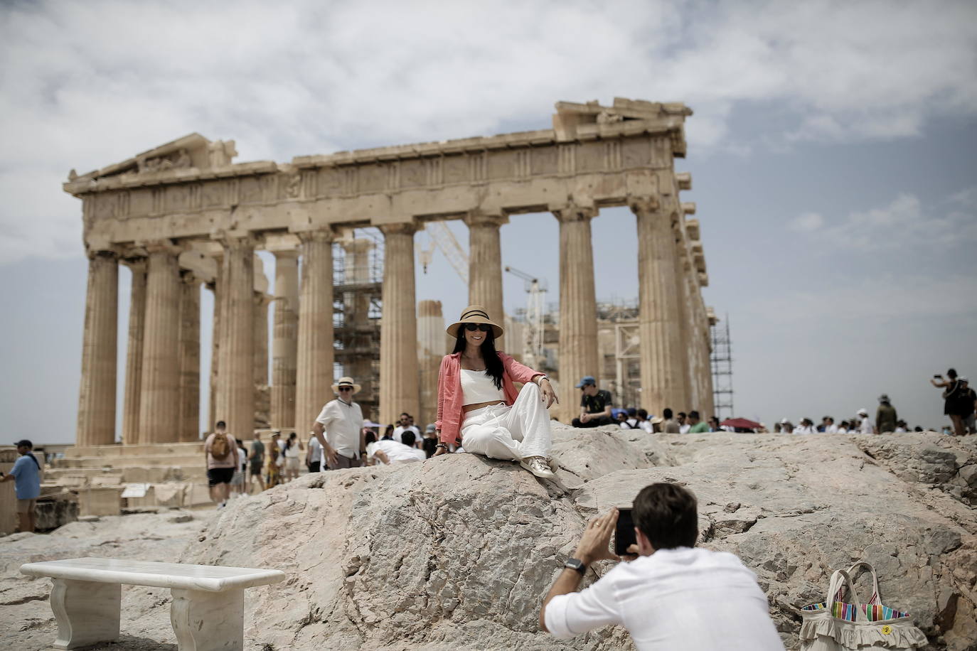 Fotos: la primera ola de calor del verano invade Grecia