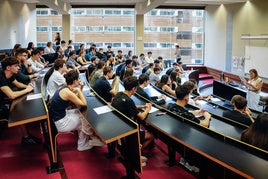 Alumnos se examinan de Selectividad.