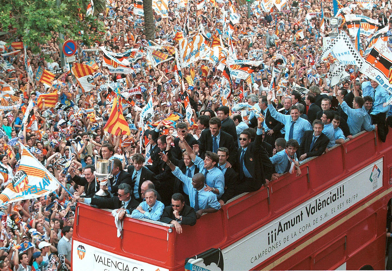 Así fue la celebración del Valencia en 1999