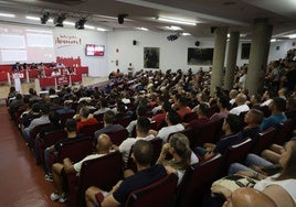 Asamblea de afiliados de UGT-Ford celebrada este sábado en Valencia.