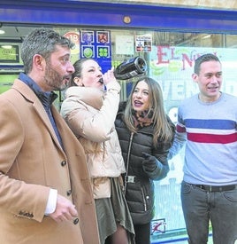 Celebración de un premio de lotería, en una imagen de archivo.