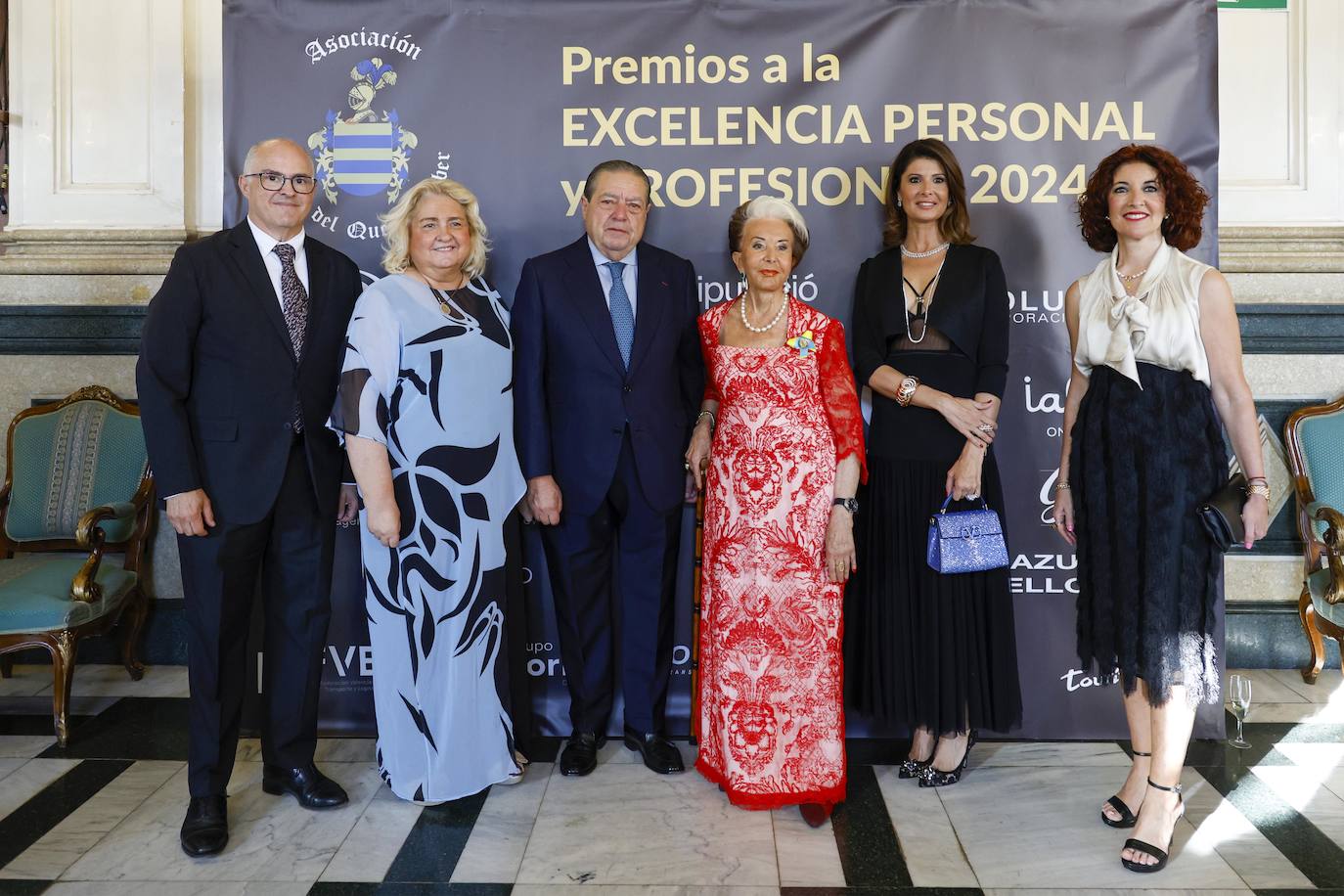 Marisa Marín con Vicente Boluda y Esther Pastor, María José Ferrer Sansegundo y Fernando de Rosa.