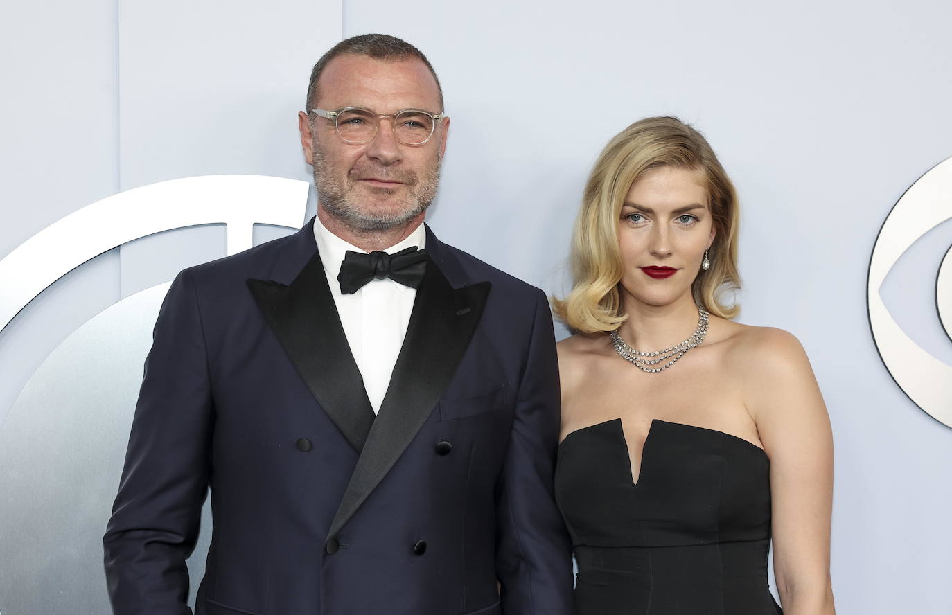 Liev Schreiber y Taylor Neisen 