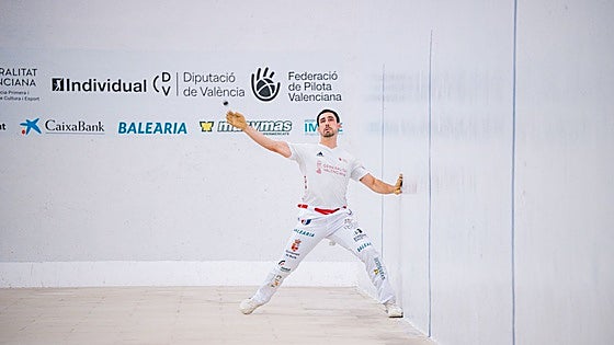 Las vidas paralelas del pilotari Marc Giner y Ana Peleteiro
