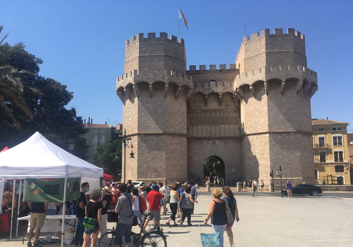 El Ayuntamiento de Valencia deniega la celebración del mercado de ‘Precios Justos’ frente a las torres de Serrano