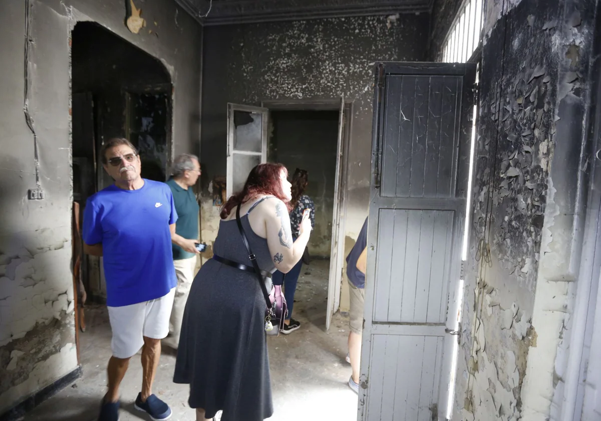 A subasta en el Cabanyal: una casa quemada, seis en riesgo de derrumbe y una vivienda okupa