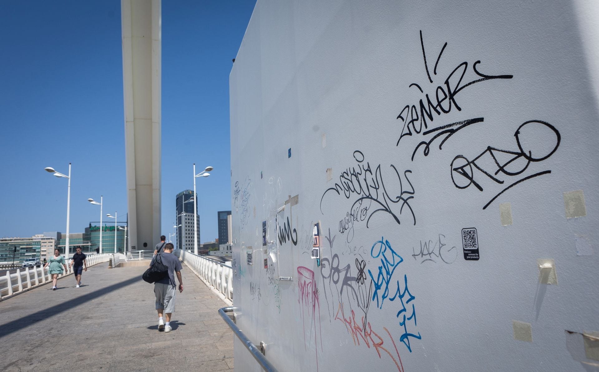 Las protestas a favor de Palestina llegan al puente de Calatrava