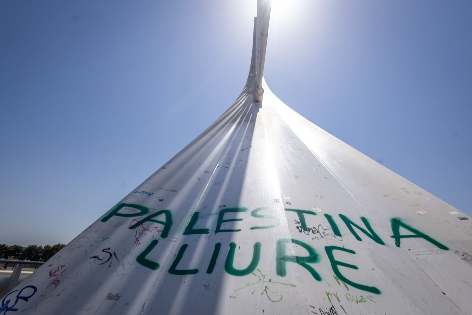 Las protestas a favor de Palestina llegan al puente de Calatrava