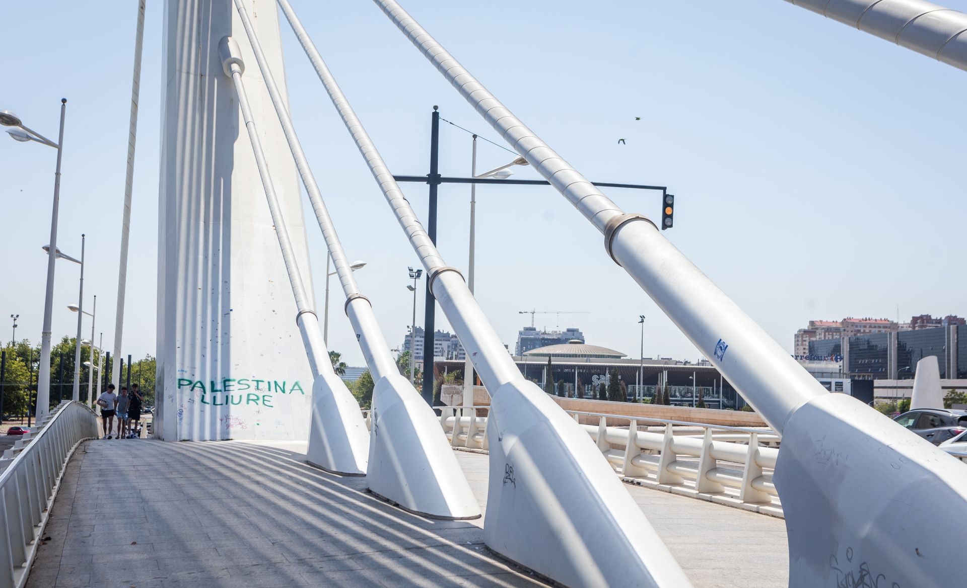 Las protestas a favor de Palestina llegan al puente de Calatrava