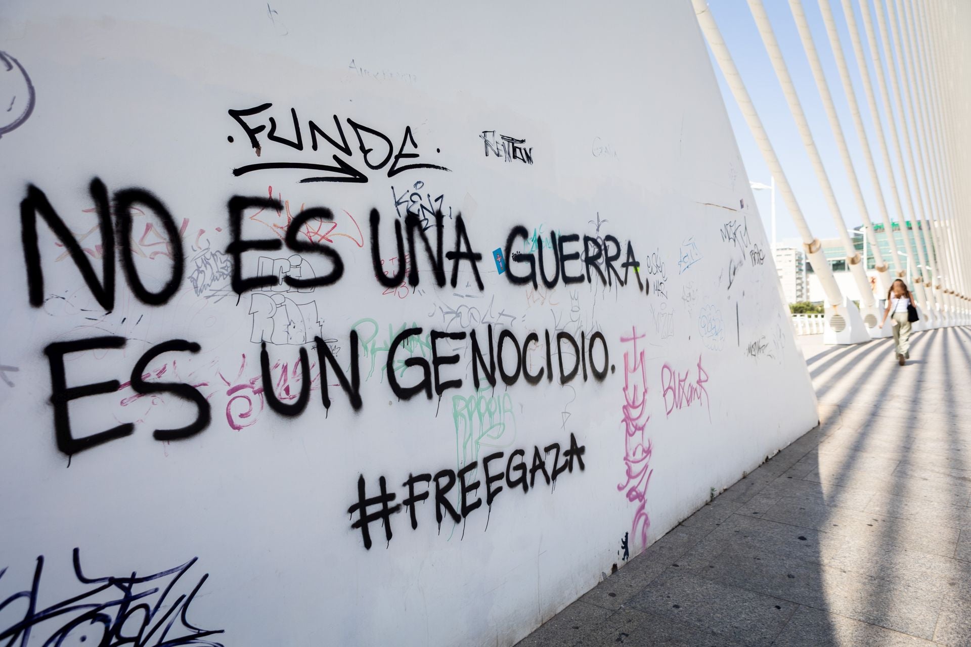 Las protestas a favor de Palestina llegan al puente de Calatrava