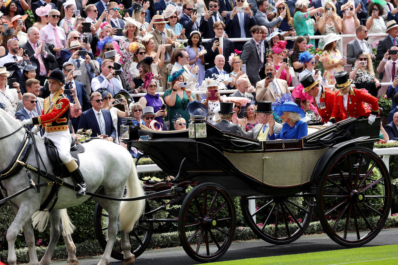 Las carreras de Royal Ascot vuelven a reunir a la élite inglesa y a sus tocados