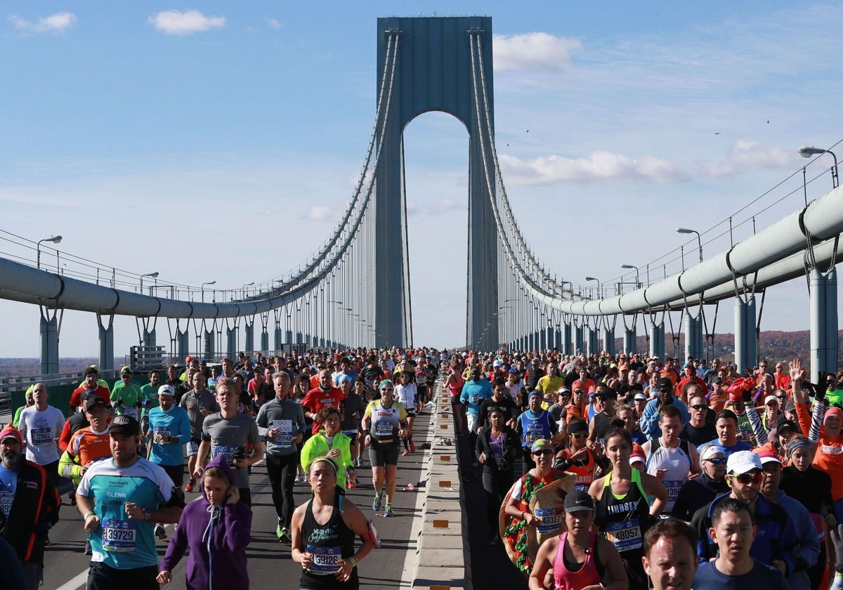 Corredores del Maratón de Nueva York, en una de las imágenes más icónicas de la prueba.